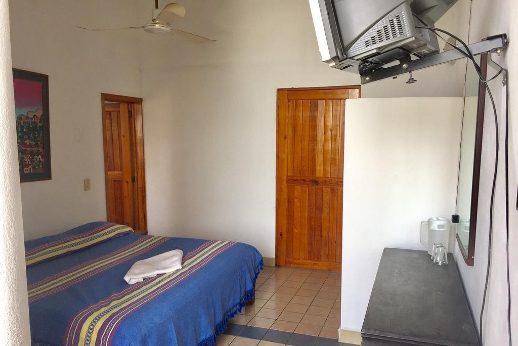Hotel Mayflower Puerto Escondido  Exterior photo